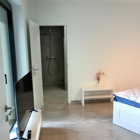 Bed & Breakfast Stylish Bedroom At Gare 3*