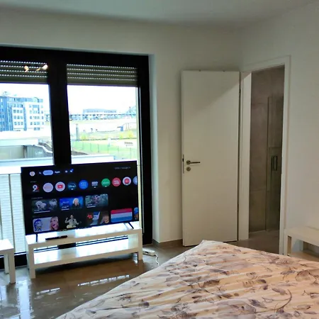 Stylish Bedroom At Gare Nocleg ze śniadaniem