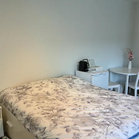 Stylish Bedroom At Gare Nocleg ze śniadaniem