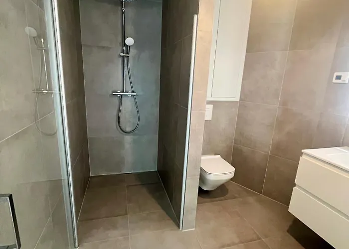 Stylish Bedroom At Gare Λουξεμβούργο